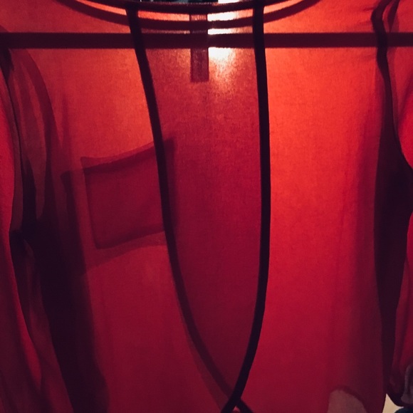 RARE Sheer ESTAM slit/open back top - Picture 4 of 6